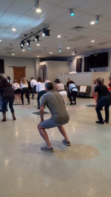 Everyone brought out their boots and best moves  at the Harbor tonight 👢 🤠