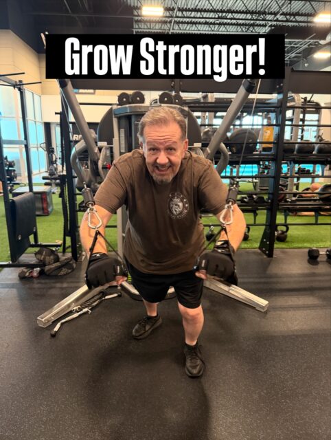 Pastor Mark and his wife, Faith, workouts at EOS! They are wearing the new GROW STRONGER T-shirt from The Harbor Church. @harborchurch_tampa @markmaiville @femaiville 
#weightlifting #workout #exercise #weighttraining