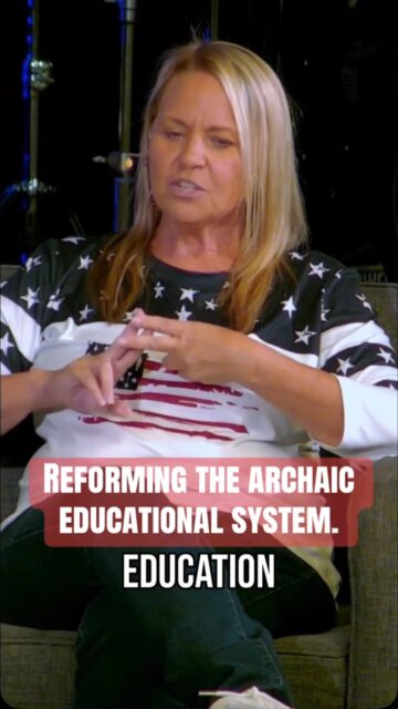 Dr Lisa Helton of AEI (American Education International believes educational reform needs to take place.
She believes states need to become educational laboratories and Florida is on the cutting edge with school choice, magnet schools, charter schools, and home school opportunities.
#homeschool #education #lab #USA #Florida